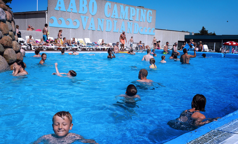 1.200 Quadratmeter großer Outdoor-Wasserpark mit 3 Becken